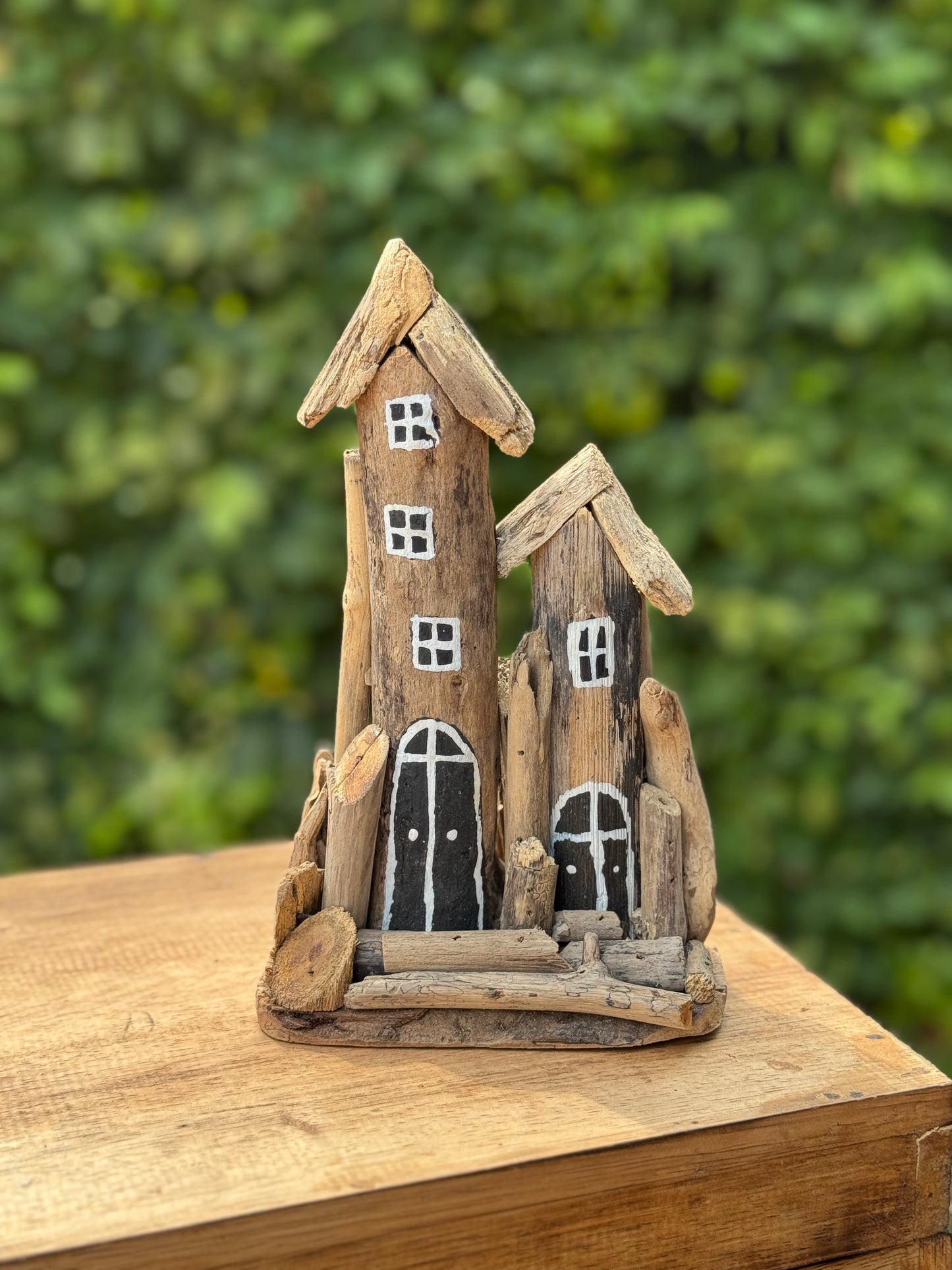 Drijfhout huisjes – rij van 2 (ca. 25 cm hoog)
