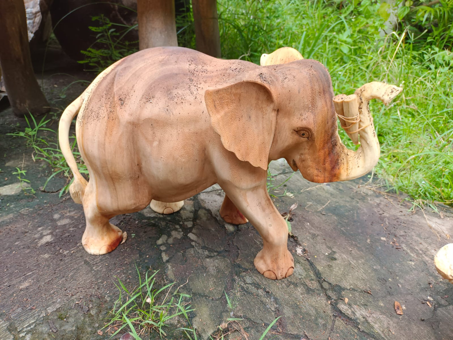 Walking elephant suar 30cm