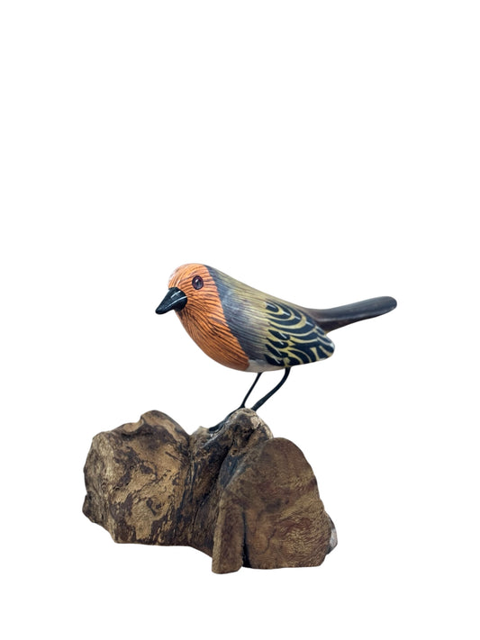 Roodborstje op rootwood - 15 cm